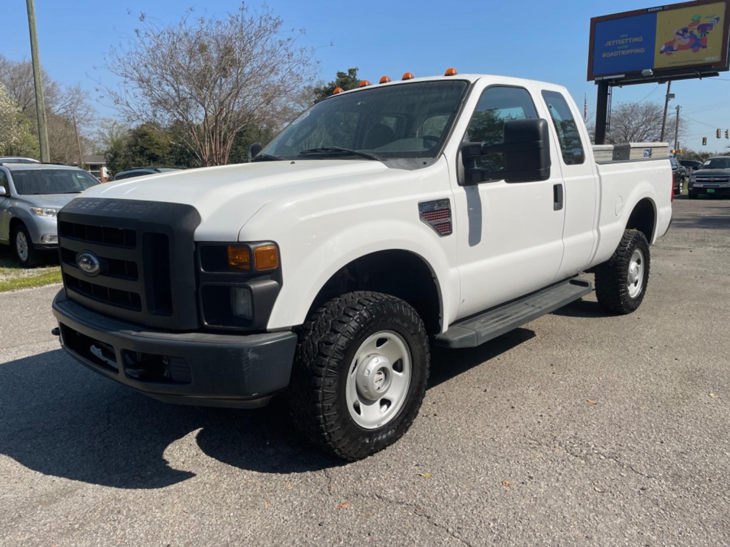 2008 WHITE FORD F-350 SUPERDUTY XL (1FTWX31R28E) with an 6.4L engine, Automatic transmission, located at 5103 Dorchester Rd., Charleston, SC, 29418-5607, (843) 767-1122, 36.245171, -115.228050 - Photo#2